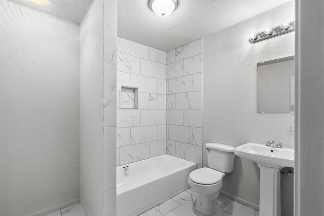 Building Photo - 815 Rugeley St