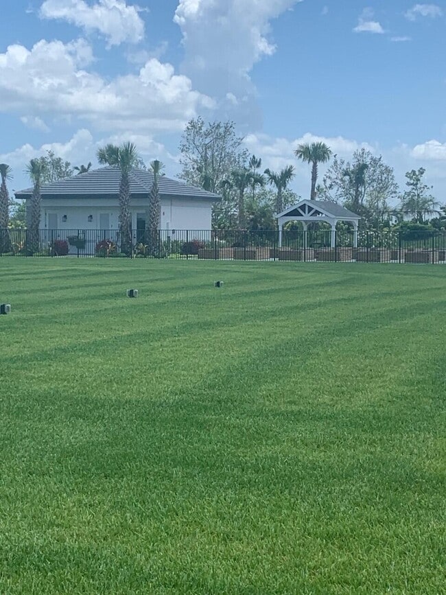 Building Photo - 11643 SW Moon River Way