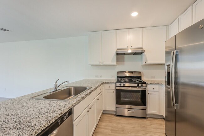 Building Photo - 10515 McClintock Dr