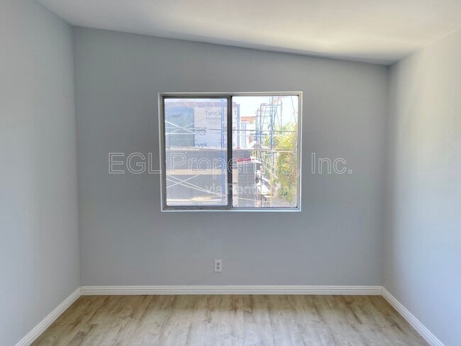 Building Photo - 360 N San Vicente Blvd