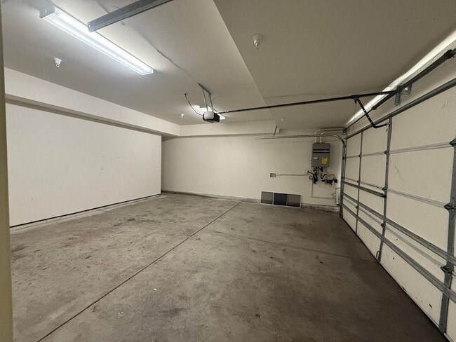 Building Photo - 2132