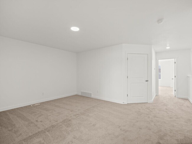 Building Photo - Beautiful 3-bedroom, 2.5-bath townhome