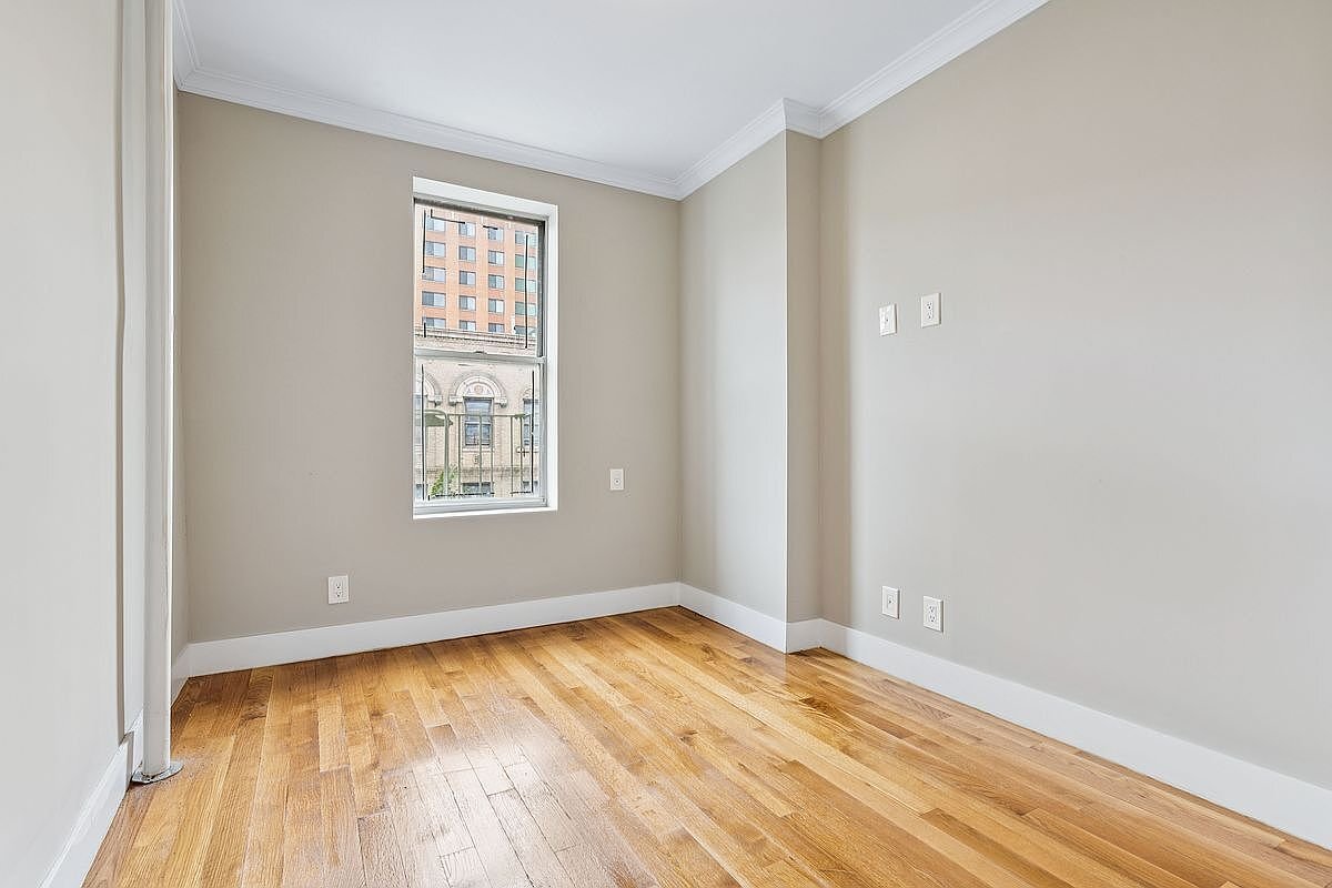 Building Photo - 811 Walton Ave
