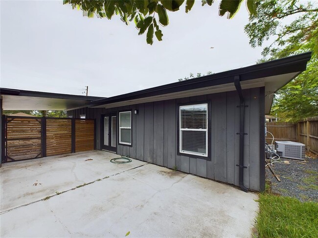 Building Photo - 7609 Amelia Rd