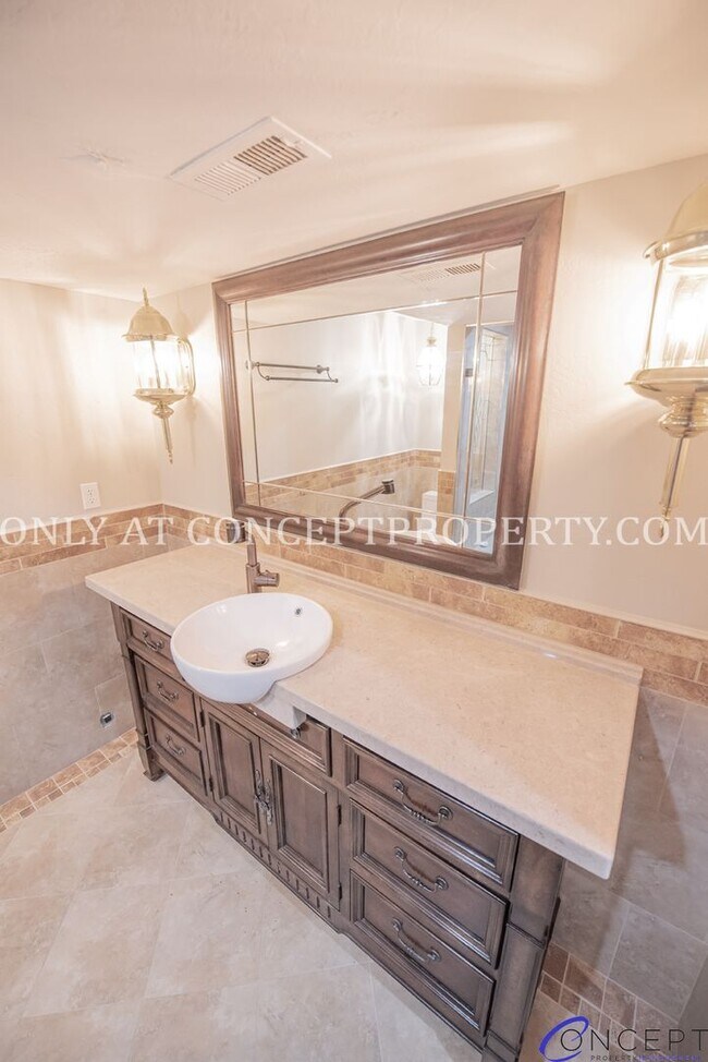 Building Photo - Attractive 4 Bed 3 Bathroom Home: Backing Park - 2 Car Garage