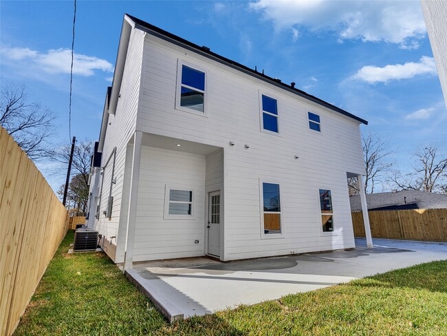 Building Photo - 5128 Clover St