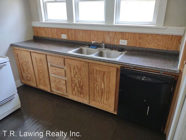 Building Photo - 2 br, 1.5 bath House - 234 Chestnut Street