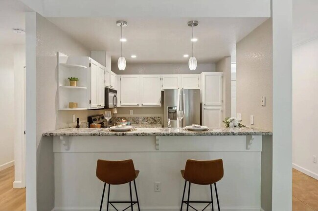 Building Photo - Stylish Golf Course Condo in North San Jose