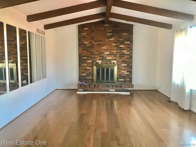 Building Photo - 37147 Evergreen Dr