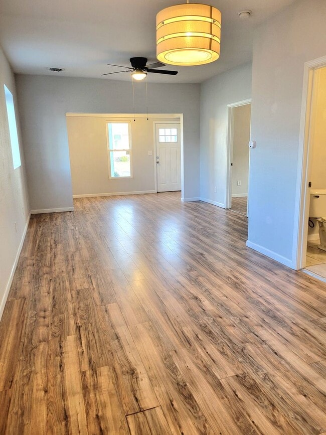 Building Photo - 321 Monroe St