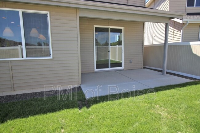 Building Photo - 1570 S Pilar Wy