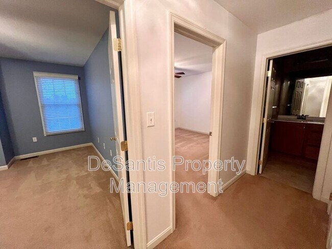 Building Photo - 945 Montclair Dr