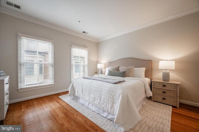 Building Photo - 420 Cook St