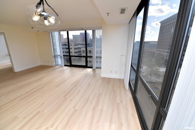 Building Photo - 123 SW Jefferson Ave