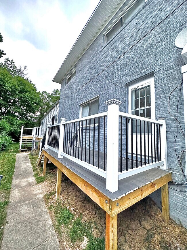 Building Photo - 4933 Winthrop St