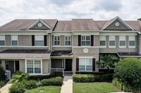 Building Photo - 604 Rogue Dr
