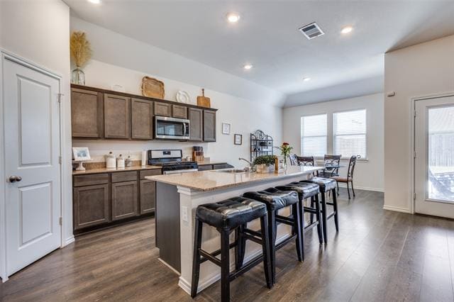 Building Photo - 900 Honey Maple St