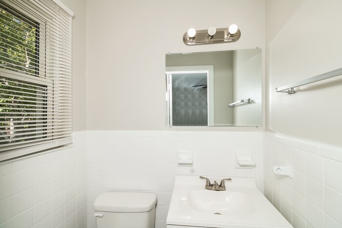 Building Photo - 1741 Faraway Dr