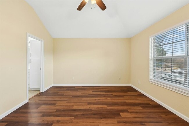 Building Photo - 7209 Oak Meadow Dr