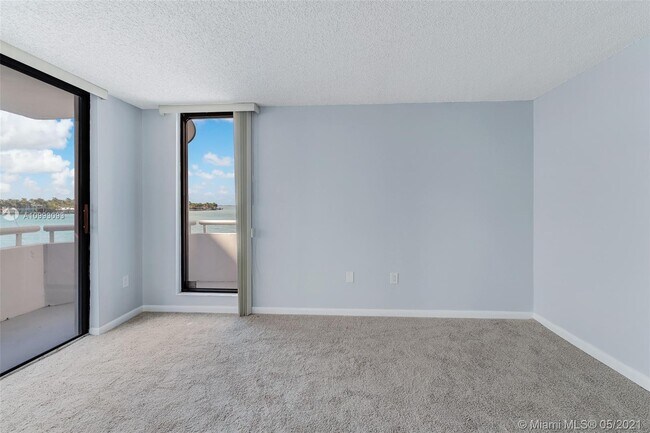 Building Photo - 6830 Indian Creek Dr
