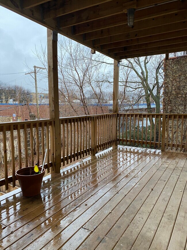 Building Photo - 6356 N Paulina St