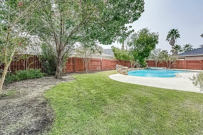 Building Photo - 5715 Sapphire Vista Ln