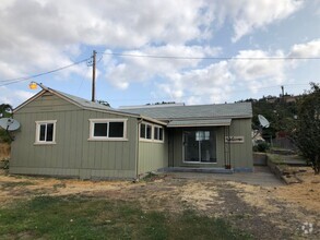 Building Photo - Recently Updated 2 Bedroom 1 Bathroom with...