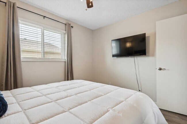 Building Photo - 1250 S Monaco St Pkwy