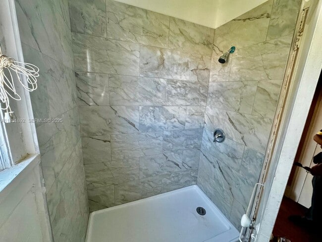 Building Photo - 1800 Fillmore St