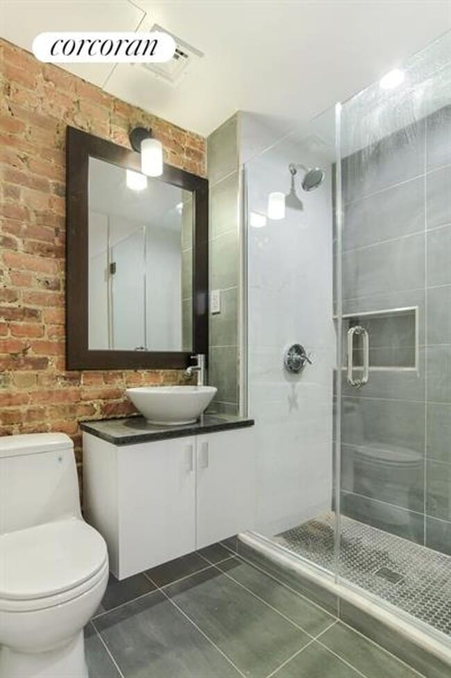Building Photo - 176 Schaefer St