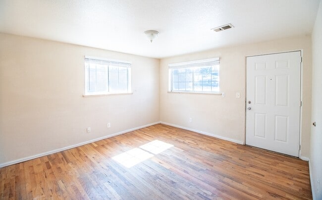 Building Photo - 1156 S Quivas St