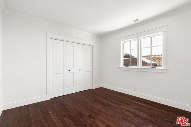 Building Photo - 2347 Parnell Ave