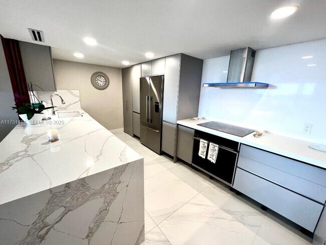 Building Photo - 155 Ocean Ln Dr