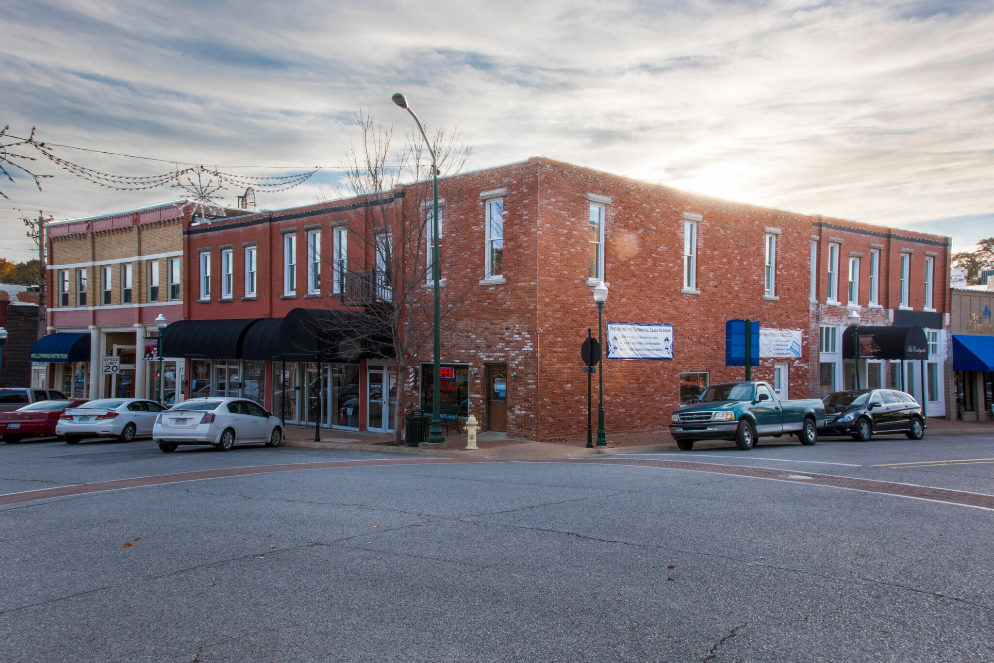Building Photo - 114 E University St