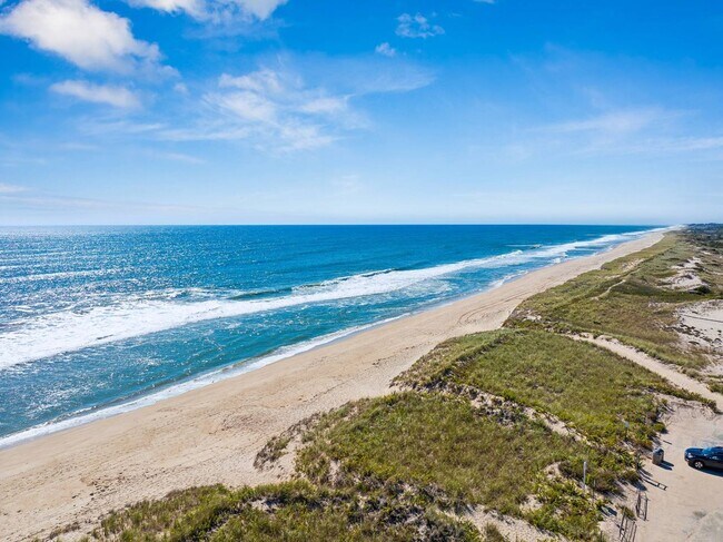 Building Photo - 8 Heller Ln