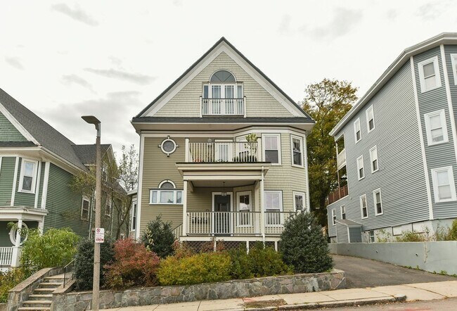 Building Photo - 62 Sawyer Ave