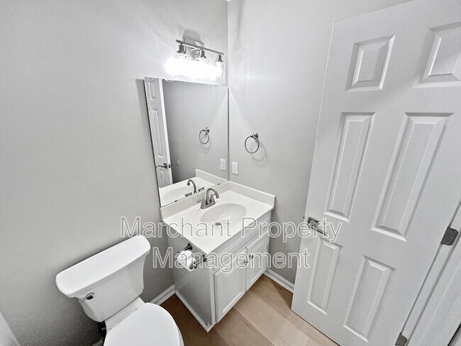 Building Photo - 7 Waxwing Ct