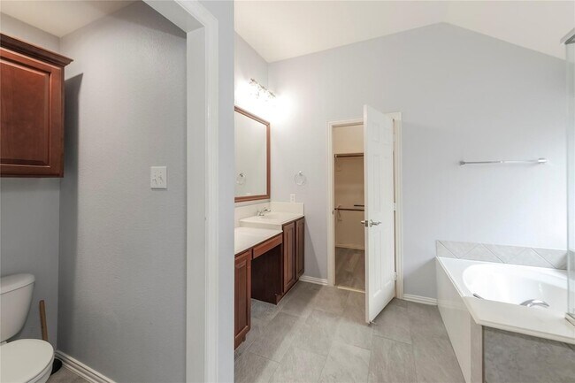 Building Photo - 12422 Daimler Dr