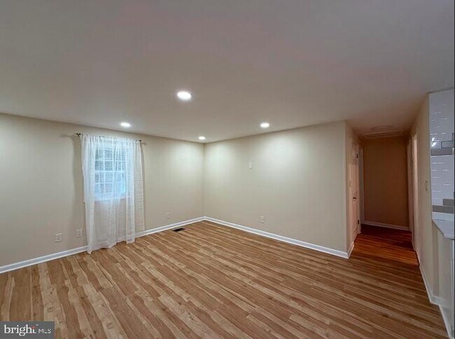 Building Photo - 12371 Henderson Rd