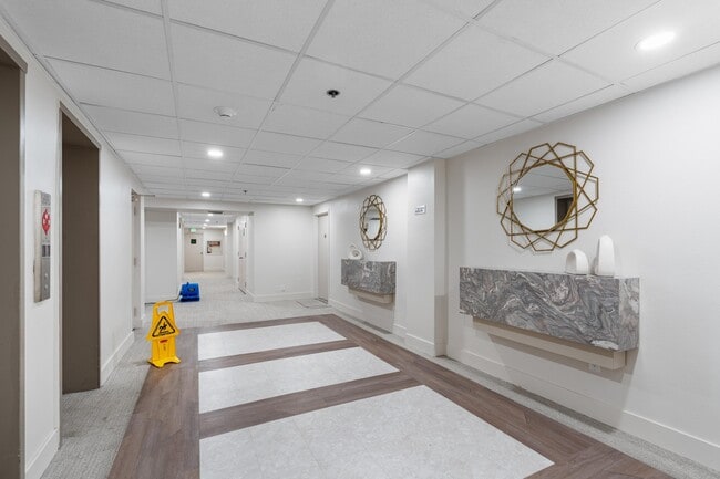 Building Photo - 4505 S Ocean Blvd