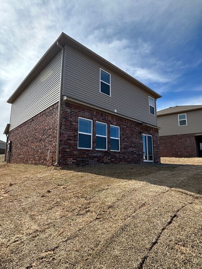 Building Photo - Celebrate the 4th of July! Get a FREE Blackstone Grill if You Sign by July 15 | 3 Bed, 2.5 Bath H...