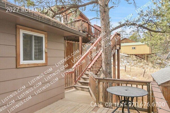 Building Photo - 2027 Roland Dr