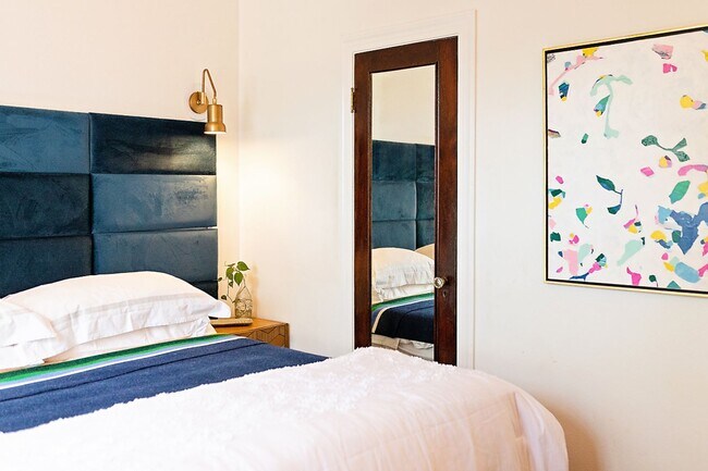 Building Photo - Bull St Bungalow