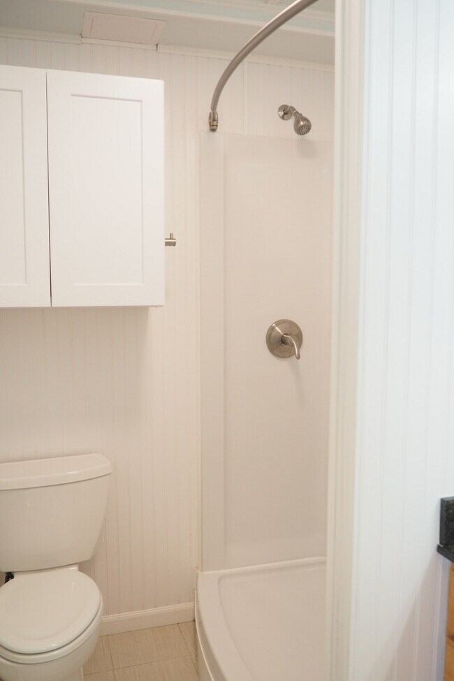 Building Photo - 10154 118th Ave