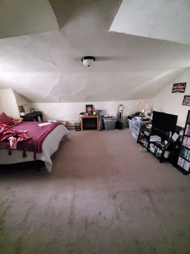 Building Photo - Available July 2026 - 4 Bedroom Home w/ Off-street Parking and Spacious Deck!