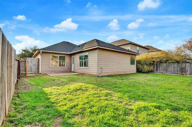 Building Photo - 356 Housefinch Loop