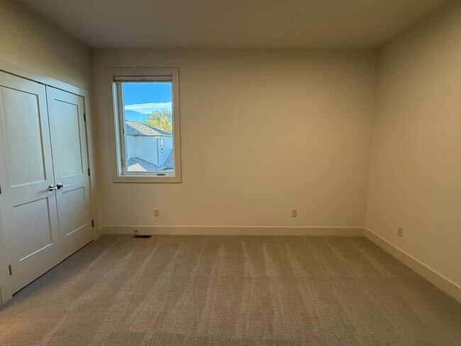 Building Photo - Now renting Brand-new 4 bedroom, 3 bathroom House