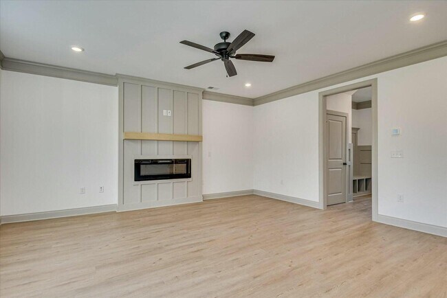 Building Photo - 2021 Warbler Dr