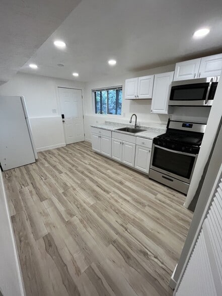 Building Photo - 9620 Mumford Dr