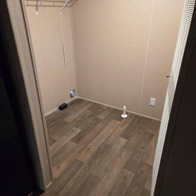 Building Photo - 121 Fountianvue drive LaFontiane indiana 46940